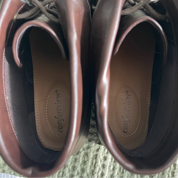 Elegant Brown Women's Lace-Up Boots - Picture 8 of 11